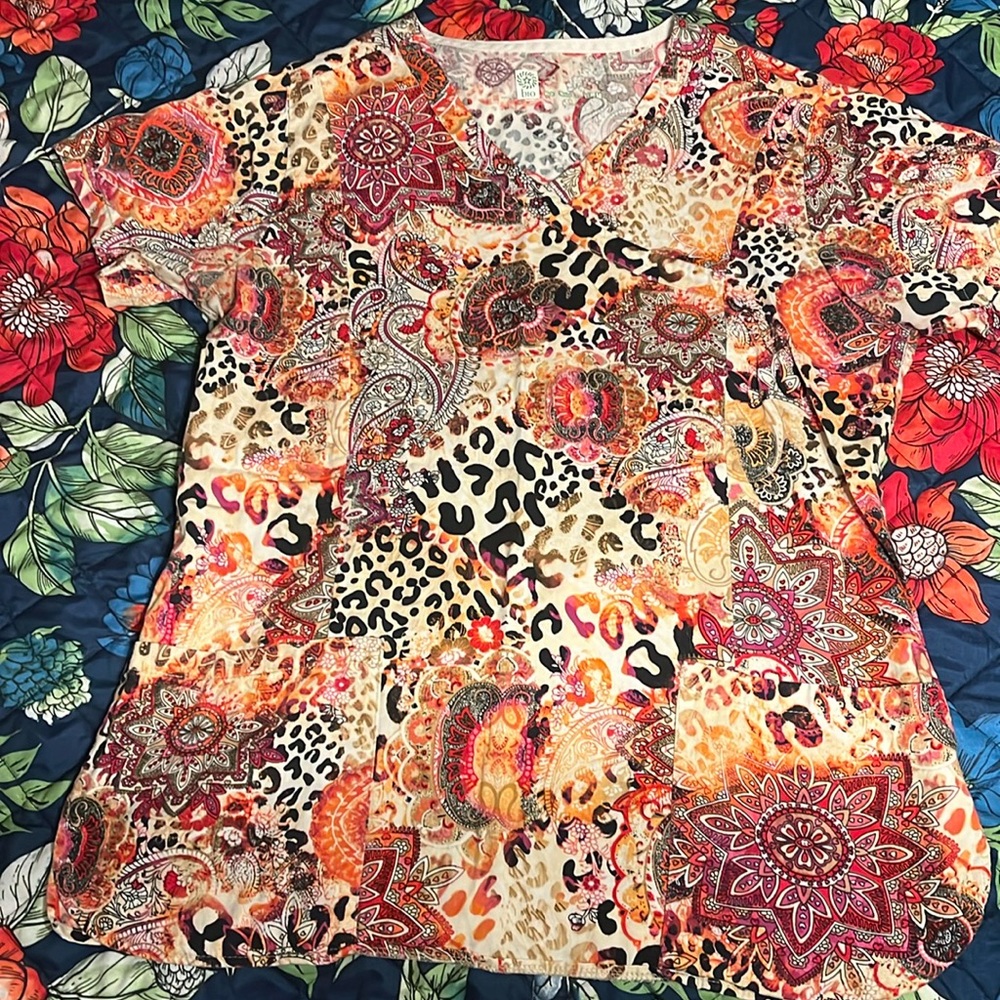 Medium scrub top